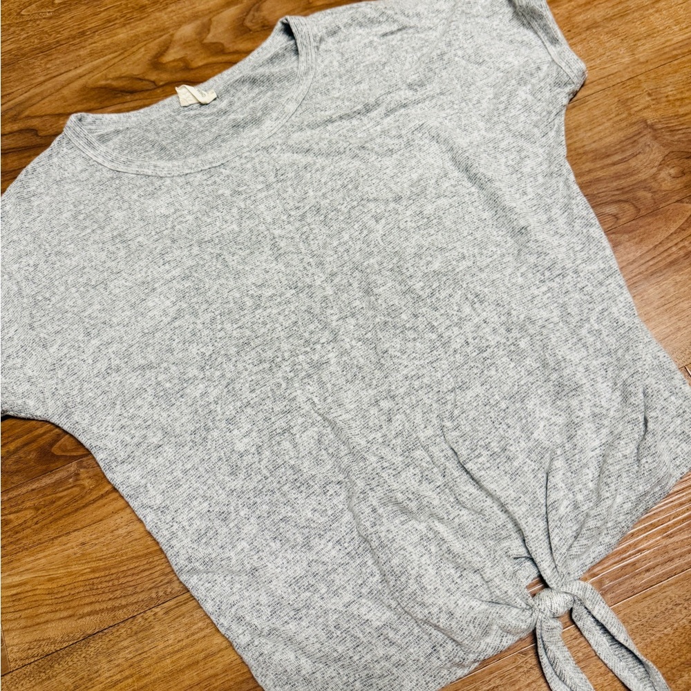 Caution to the Wind short sleeve t with knot